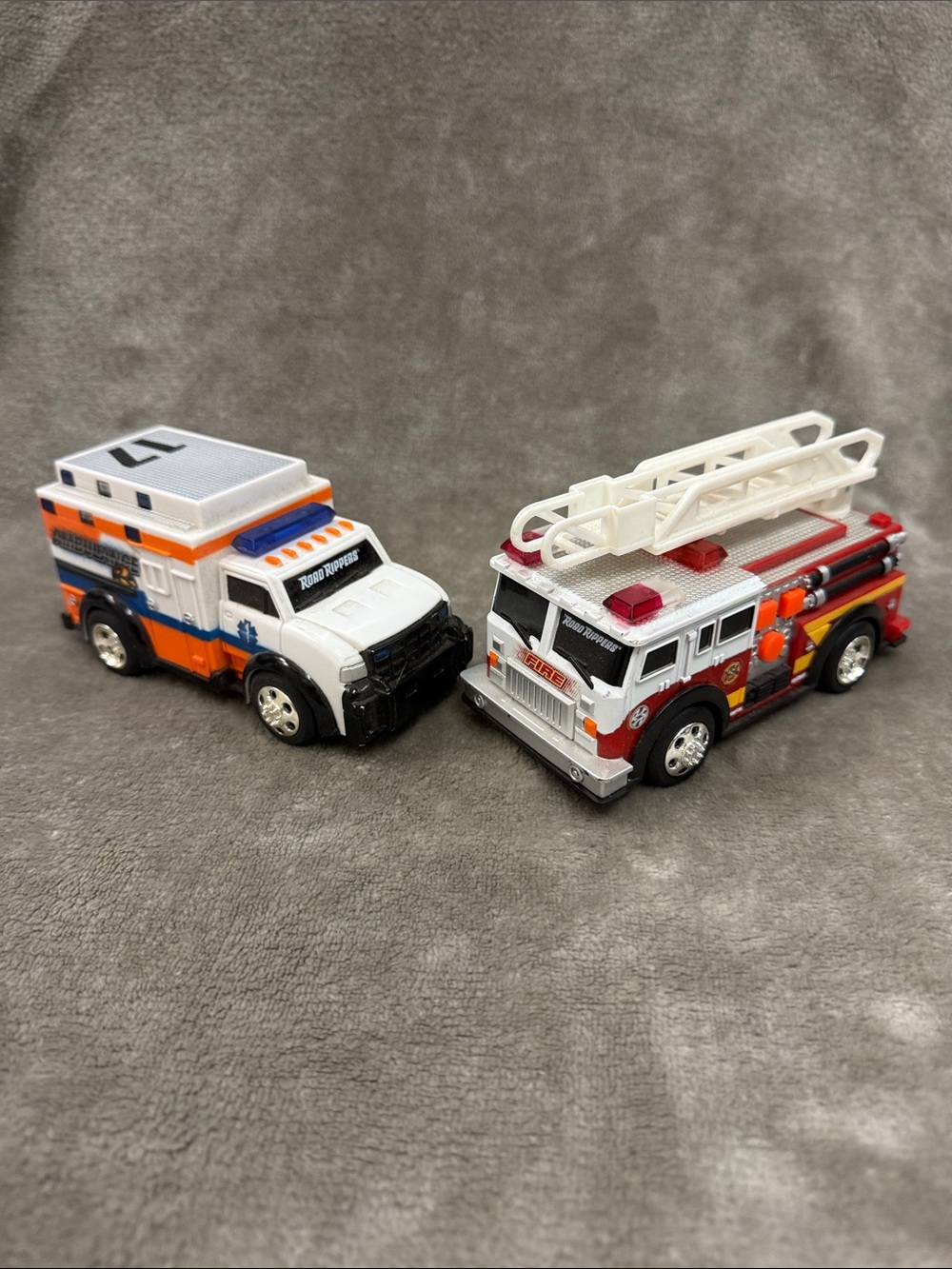 🚒 Road Rippers set Firetruck with Ladder & Ambulance Lights & Sounds B